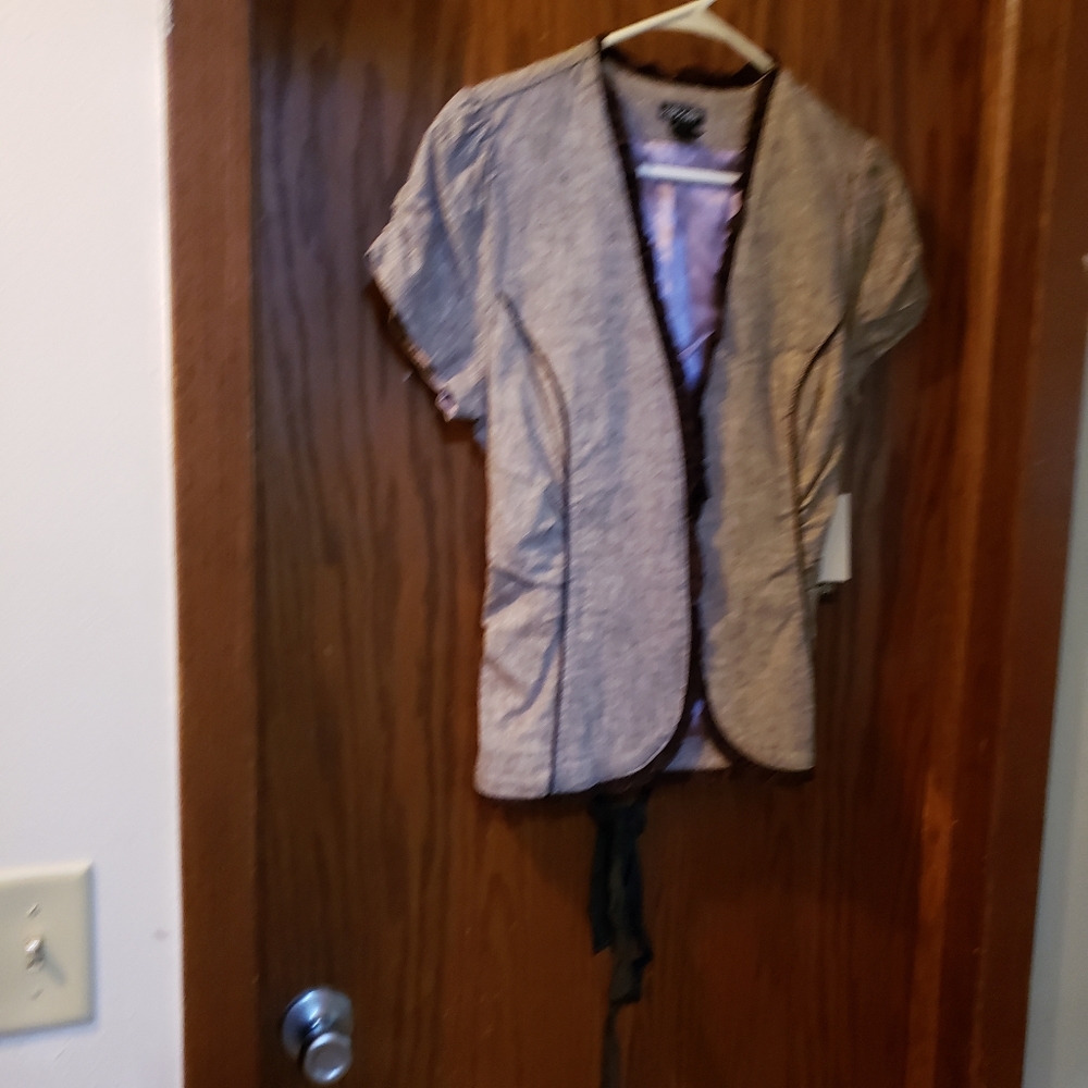 Short sleeved jacket